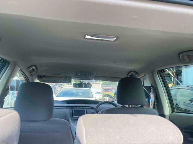 プリウス Ｓ　ＥＴＣ　バックカメラ　ＴＶ　アルミホイール　ＣＶＴ　スマートキー　アイドリングストップ　電動格納ミラー　盗難防止システム　ＣＤ　衝突安全ボディ　ＡＢＳ　ＥＳＣ　エアコン　パワーステアリング（8枚目）
