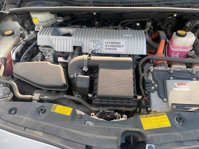 プリウス Ｓ　ＥＴＣ　バックカメラ　ＴＶ　アルミホイール　ＣＶＴ　スマートキー　アイドリングストップ　電動格納ミラー　盗難防止システム　ＣＤ　衝突安全ボディ　ＡＢＳ　ＥＳＣ　エアコン　パワーステアリング（16枚目）