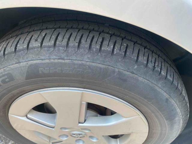 プリウス Ｓ　ＥＴＣ　バックカメラ　ＴＶ　アルミホイール　ＣＶＴ　スマートキー　アイドリングストップ　電動格納ミラー　盗難防止システム　ＣＤ　衝突安全ボディ　ＡＢＳ　ＥＳＣ　エアコン　パワーステアリング（17枚目）