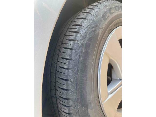 プリウス Ｓ　ＥＴＣ　バックカメラ　ＴＶ　アルミホイール　ＣＶＴ　スマートキー　アイドリングストップ　電動格納ミラー　盗難防止システム　ＣＤ　衝突安全ボディ　ＡＢＳ　ＥＳＣ　エアコン　パワーステアリング（20枚目）