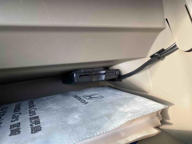 Ｎ－ＢＯＸ Ｇ・Ｌパッケージ　ＥＴＣ　バックカメラ　両側スライド・片側電動　スマートキー　アイドリングストップ　ベンチシート　ＣＶＴ　盗難防止システム　ＡＢＳ　ＥＳＣ　衝突安全ボディ　エアコン　パワーステアリング　パワーウィンドウ（9枚目）