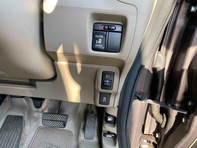 Ｎ－ＢＯＸ Ｇ・Ｌパッケージ　両側スライド・片側電動　スマートキー　アイドリングストップ　ベンチシート　ＣＶＴ　盗難防止システム　ＡＢＳ　ＥＳＣ　ＣＤ　アルミホイール　衝突安全ボディ　エアコン　パワーステアリング　パワーウィンドウ（3枚目）