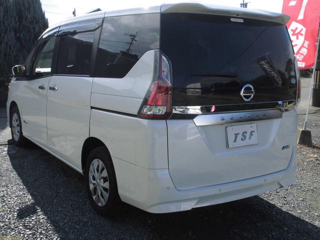 セレナ Ｘ　Ｖセレクション　キーフリー　プッシュスタート　左右パワースライドドア　大画面地デジナビ　全方位カメラ　ＣＶＴ　タイミングチェーンエンジン　ＥＴＣ（3枚目）