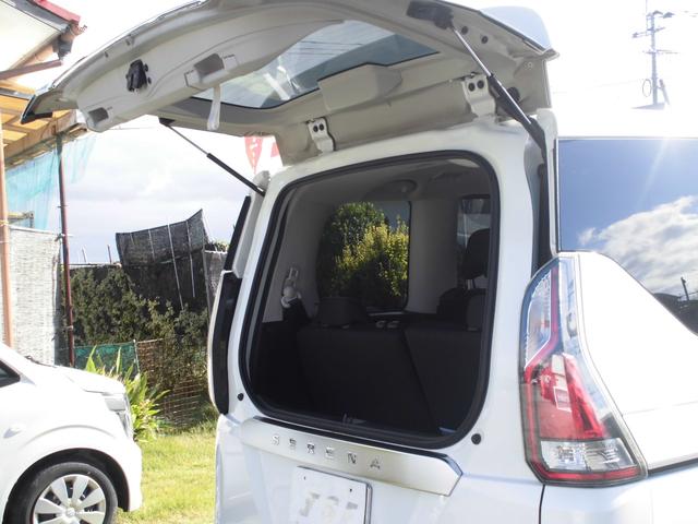 セレナ Ｘ　Ｖセレクション　キーフリー　プッシュスタート　左右パワースライドドア　大画面地デジナビ　全方位カメラ　ＣＶＴ　タイミングチェーンエンジン　ＥＴＣ（5枚目）