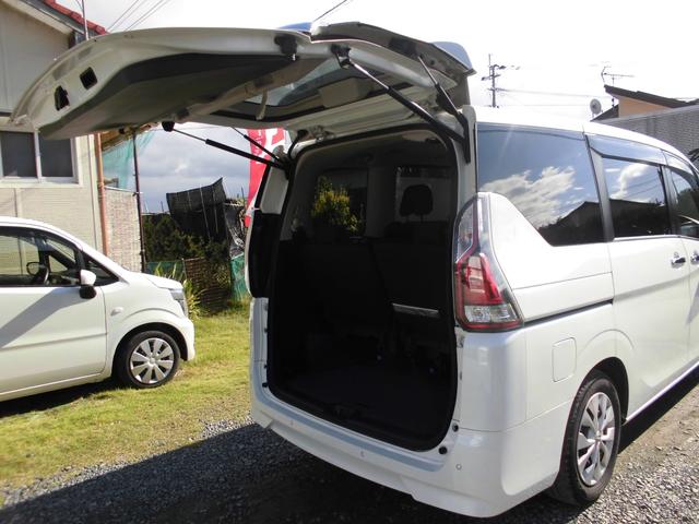 セレナ Ｘ　Ｖセレクション　キーフリー　プッシュスタート　左右パワースライドドア　大画面地デジナビ　全方位カメラ　ＣＶＴ　タイミングチェーンエンジン　ＥＴＣ（6枚目）