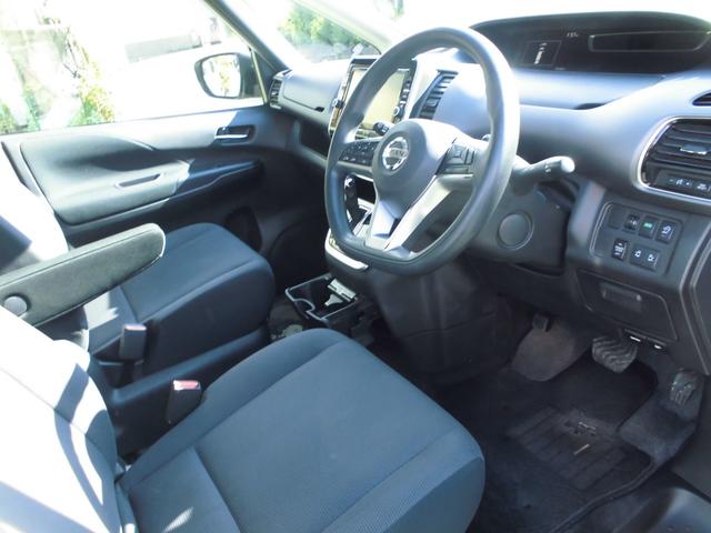 セレナ Ｘ　Ｖセレクション　キーフリー　プッシュスタート　左右パワースライドドア　大画面地デジナビ　全方位カメラ　ＣＶＴ　タイミングチェーンエンジン　ＥＴＣ（7枚目）