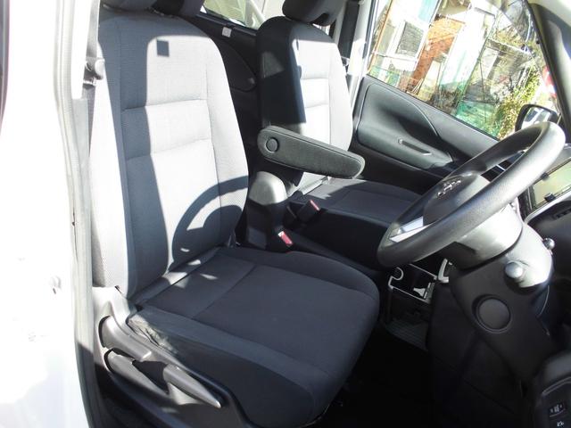 セレナ Ｘ　Ｖセレクション　キーフリー　プッシュスタート　左右パワースライドドア　大画面地デジナビ　全方位カメラ　ＣＶＴ　タイミングチェーンエンジン　ＥＴＣ（8枚目）