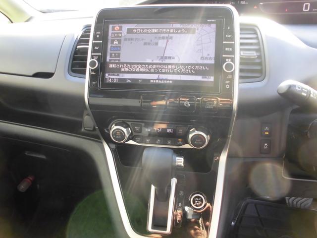 セレナ Ｘ　Ｖセレクション　キーフリー　プッシュスタート　左右パワースライドドア　大画面地デジナビ　全方位カメラ　ＣＶＴ　タイミングチェーンエンジン　ＥＴＣ（12枚目）