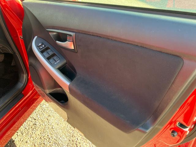 プリウス Ｓ　ワンオーナー　禁煙車　ナビＴＶ　バックカメラ　Ｂｌｕｅｔｏｏｔｈ　ＤＶＤ　スマートキー　ＥＴＣ　社外１７ｉｎアルミホイール　バイザー　プライバシーガラス　純正ホイール４本付き（15枚目）