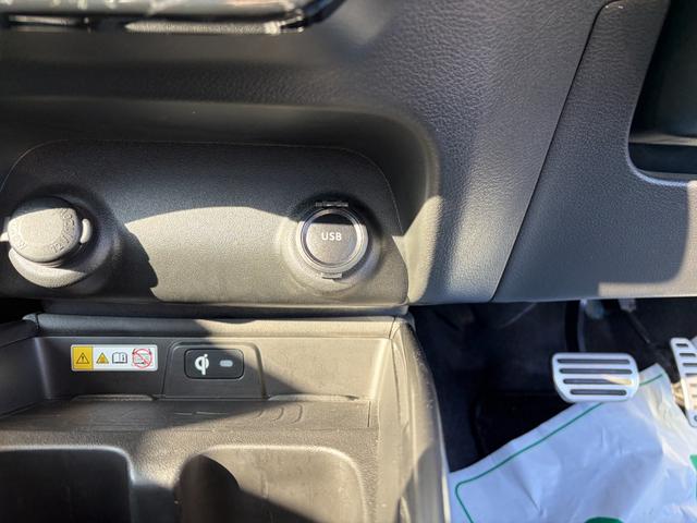 フロンクス ベースグレード　ベースグレード（５名）　純正スマートフォン連携ナビ９インチ　フルセグＴＶ　全法カメラ　アダプティブクルーズ　ワイヤレス充電　電動パーキング　スズキセーフティ　シートヒーター　ＥＴＣ（13枚目）