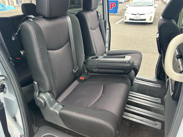 セレナ ハイウェイスター　Ｓ－ハイブリッド　純正ナビＴＶＢｌｕｅｔｏｏｔｈ両側電動スライド（10枚目）