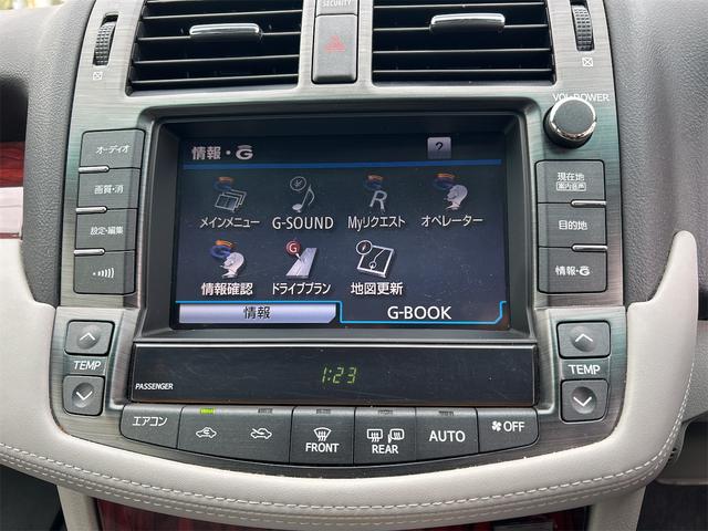 クラウン ロイヤルサルーン　ＥＴＣ　オートクルーズコントロール　バックカメラ　ナビ　ＴＶ　アルミホイール　オートライト　ＨＩＤ　ＡＴ　シートヒーター　スマートキー　電動格納ミラー　盗難防止システム　ＣＤ　ＤＶＤ再生　ＵＳＢ（5枚目）