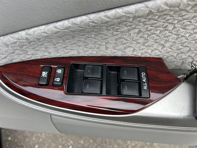 クラウン ロイヤルサルーン　ＥＴＣ　オートクルーズコントロール　バックカメラ　ナビ　ＴＶ　アルミホイール　オートライト　ＨＩＤ　ＡＴ　シートヒーター　スマートキー　電動格納ミラー　盗難防止システム　ＣＤ　ＤＶＤ再生　ＵＳＢ（10枚目）