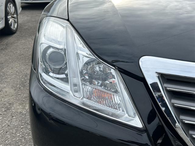 クラウン ロイヤルサルーン　ＥＴＣ　オートクルーズコントロール　バックカメラ　ナビ　ＴＶ　アルミホイール　オートライト　ＨＩＤ　ＡＴ　シートヒーター　スマートキー　電動格納ミラー　盗難防止システム　ＣＤ　ＤＶＤ再生　ＵＳＢ（14枚目）