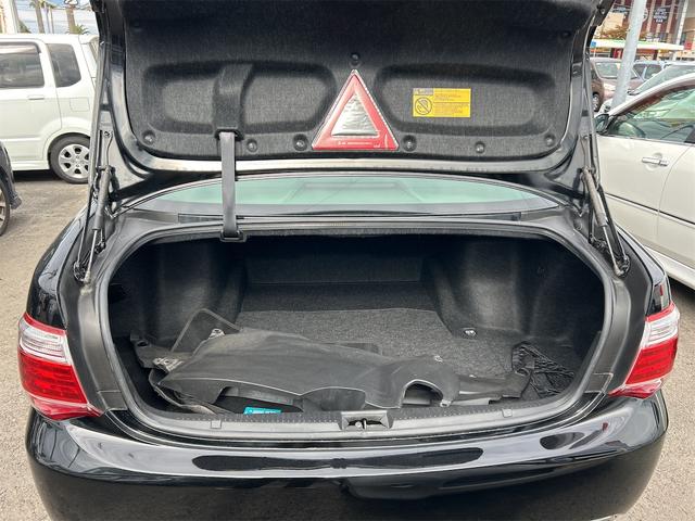 クラウン ロイヤルサルーン　ＥＴＣ　オートクルーズコントロール　バックカメラ　ナビ　ＴＶ　アルミホイール　オートライト　ＨＩＤ　ＡＴ　シートヒーター　スマートキー　電動格納ミラー　盗難防止システム　ＣＤ　ＤＶＤ再生　ＵＳＢ（19枚目）