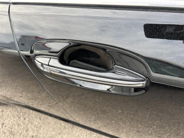 クラウン ロイヤルサルーン　ＥＴＣ　オートクルーズコントロール　バックカメラ　ナビ　ＴＶ　アルミホイール　オートライト　ＨＩＤ　ＡＴ　シートヒーター　スマートキー　電動格納ミラー　盗難防止システム　ＣＤ　ＤＶＤ再生　ＵＳＢ（23枚目）