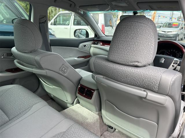 クラウン ロイヤルサルーン　ＥＴＣ　オートクルーズコントロール　バックカメラ　ナビ　ＴＶ　アルミホイール　オートライト　ＨＩＤ　ＡＴ　シートヒーター　スマートキー　電動格納ミラー　盗難防止システム　ＣＤ　ＤＶＤ再生　ＵＳＢ（34枚目）