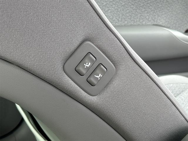 クラウン ロイヤルサルーン　ＥＴＣ　オートクルーズコントロール　バックカメラ　ナビ　ＴＶ　アルミホイール　オートライト　ＨＩＤ　ＡＴ　シートヒーター　スマートキー　電動格納ミラー　盗難防止システム　ＣＤ　ＤＶＤ再生　ＵＳＢ（35枚目）