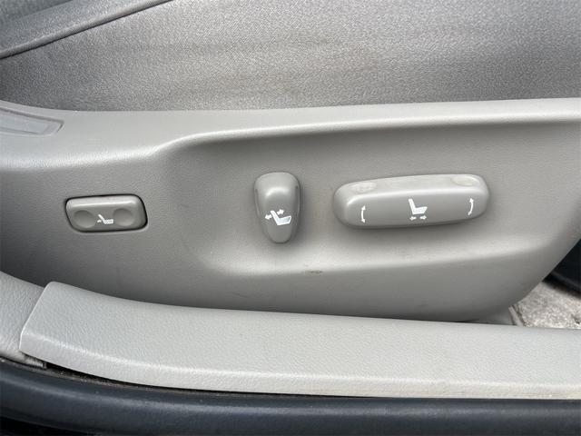 クラウン ロイヤルサルーン　ＥＴＣ　オートクルーズコントロール　バックカメラ　ナビ　ＴＶ　アルミホイール　オートライト　ＨＩＤ　ＡＴ　シートヒーター　スマートキー　電動格納ミラー　盗難防止システム　ＣＤ　ＤＶＤ再生　ＵＳＢ（37枚目）