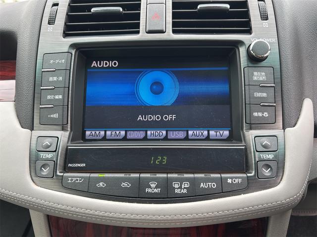 クラウン ロイヤルサルーン　ＥＴＣ　オートクルーズコントロール　バックカメラ　ナビ　ＴＶ　アルミホイール　オートライト　ＨＩＤ　ＡＴ　シートヒーター　スマートキー　電動格納ミラー　盗難防止システム　ＣＤ　ＤＶＤ再生　ＵＳＢ（44枚目）