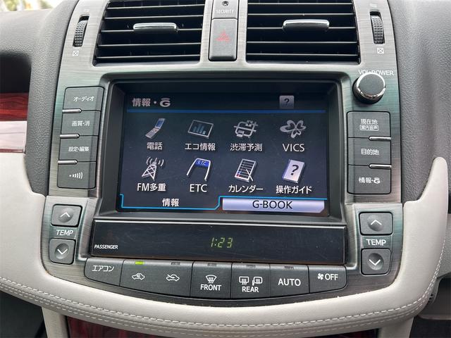 クラウン ロイヤルサルーン　ＥＴＣ　オートクルーズコントロール　バックカメラ　ナビ　ＴＶ　アルミホイール　オートライト　ＨＩＤ　ＡＴ　シートヒーター　スマートキー　電動格納ミラー　盗難防止システム　ＣＤ　ＤＶＤ再生　ＵＳＢ（46枚目）