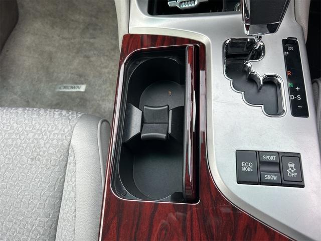 クラウン ロイヤルサルーン　ＥＴＣ　オートクルーズコントロール　バックカメラ　ナビ　ＴＶ　アルミホイール　オートライト　ＨＩＤ　ＡＴ　シートヒーター　スマートキー　電動格納ミラー　盗難防止システム　ＣＤ　ＤＶＤ再生　ＵＳＢ（49枚目）