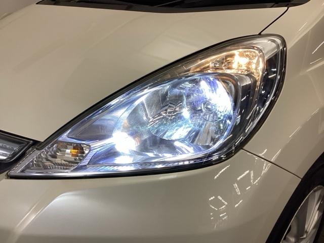 フィットハイブリッド ナビプレミアムセレクション アルミホイール ETC エアコン 運転席エアバッグ キーフリー パワーウィンドウ クルーズコントロール スマキー シートヒーター付 パワーステアリング ABS セキュリティー 助手席エアバック(24枚目)