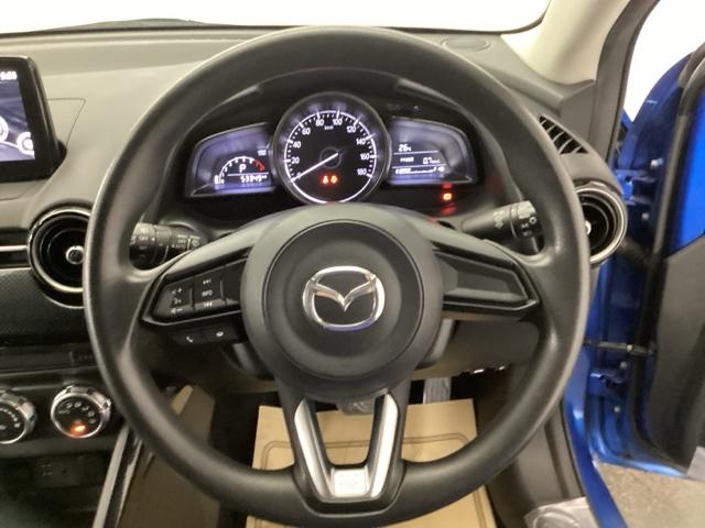 デミオ １３Ｓ　メモリーナビ　リアカメラ　ＥＴＣ　アイスト　アドバンスドキー　キーレススタート　ＶＳＡ　盗難防止システム　マニュアルエアコン　ＬＥＤライト　ＡＢＳ　運転席エアバッグ　パワーウィンド　ＷＳＲＳ　パワステ（3枚目）