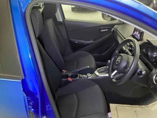 デミオ １３Ｓ　メモリーナビ　リアカメラ　ＥＴＣ　アイスト　アドバンスドキー　キーレススタート　ＶＳＡ　盗難防止システム　マニュアルエアコン　ＬＥＤライト　ＡＢＳ　運転席エアバッグ　パワーウィンド　ＷＳＲＳ　パワステ（13枚目）