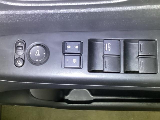 N-BOX G CD ETC スマキ- AUTOエアコン イモビライザー フロントベンチシート WエアB エアB キーフリーシステム PW 横滑防止 ABS パワーステアリング アイドリングストップ車(25枚目)