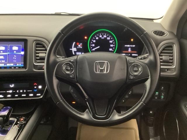 ヴェゼル ハイブリッドＺ・ホンダセンシング　メモリーナビ　フルセグ　リアカメラ　ＥＴＣ　レーダーサポート　ＤＶＤ再生機能　横滑り防止システム　バックアイカメラ　盗難防止装置　シートヒーター付　スマ－トキ－　ＥＣＯモード　パワーウィンド　パワステ（3枚目）