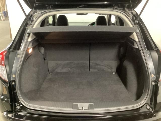 ヴェゼル ハイブリッドＺ・ホンダセンシング　メモリーナビ　フルセグ　リアカメラ　ＥＴＣ　レーダーサポート　ＤＶＤ再生機能　横滑り防止システム　バックアイカメラ　盗難防止装置　シートヒーター付　スマ－トキ－　ＥＣＯモード　パワーウィンド　パワステ（10枚目）