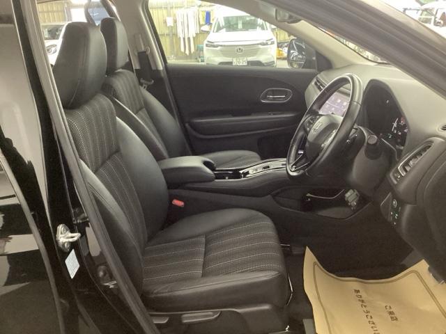 ヴェゼル ハイブリッドＺ・ホンダセンシング　メモリーナビ　フルセグ　リアカメラ　ＥＴＣ　レーダーサポート　ＤＶＤ再生機能　横滑り防止システム　バックアイカメラ　盗難防止装置　シートヒーター付　スマ－トキ－　ＥＣＯモード　パワーウィンド　パワステ（13枚目）