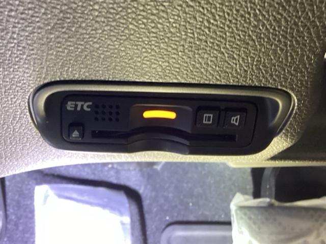 ヴェゼル ハイブリッドＺ・ホンダセンシング　メモリーナビ　フルセグ　リアカメラ　ＥＴＣ　レーダーサポート　ＤＶＤ再生機能　横滑り防止システム　バックアイカメラ　盗難防止装置　シートヒーター付　スマ－トキ－　ＥＣＯモード　パワーウィンド　パワステ（23枚目）