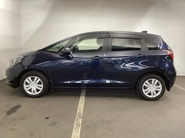 フィット ｅ：ＨＥＶホーム　メモリーナビ　ドラレコ　ＥＴＣ　前後誤発進抑制機能　クリソナ　助手席エアバッグ　運転席エアバッグ　アイドリングストップ　ＬＥＤライト　バックカメラ　ＡＢＳ　サイドエアバッグ　オートクルーズコントロール（7枚目）