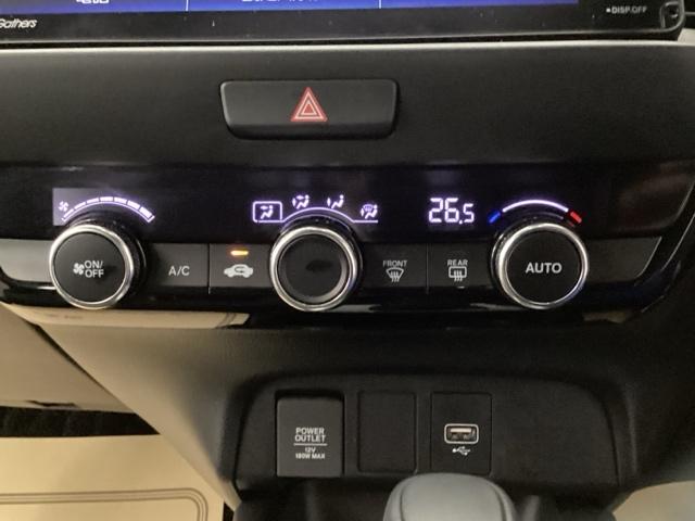 フィット ｅ：ＨＥＶホーム　メモリーナビ　ドラレコ　ＥＴＣ　前後誤発進抑制機能　クリソナ　助手席エアバッグ　運転席エアバッグ　アイドリングストップ　ＬＥＤライト　バックカメラ　ＡＢＳ　サイドエアバッグ　オートクルーズコントロール（19枚目）