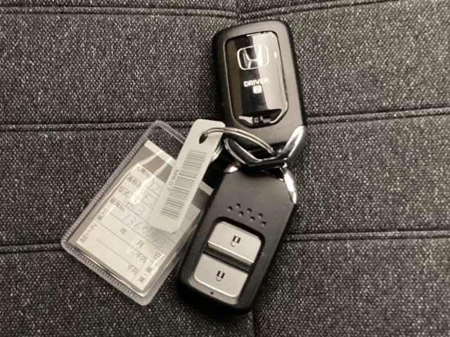 フィット ｅ：ＨＥＶホーム　メモリーナビ　ドラレコ　ＥＴＣ　前後誤発進抑制機能　クリソナ　助手席エアバッグ　運転席エアバッグ　アイドリングストップ　ＬＥＤライト　バックカメラ　ＡＢＳ　サイドエアバッグ　オートクルーズコントロール（20枚目）