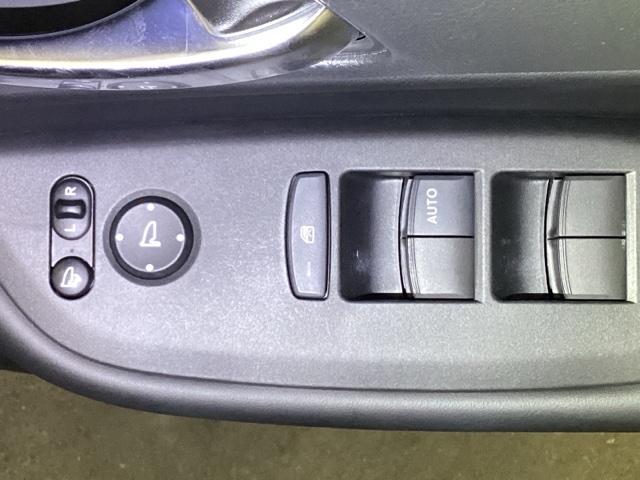 フィット ｅ：ＨＥＶホーム　メモリーナビ　ドラレコ　ＥＴＣ　前後誤発進抑制機能　クリソナ　助手席エアバッグ　運転席エアバッグ　アイドリングストップ　ＬＥＤライト　バックカメラ　ＡＢＳ　サイドエアバッグ　オートクルーズコントロール（28枚目）