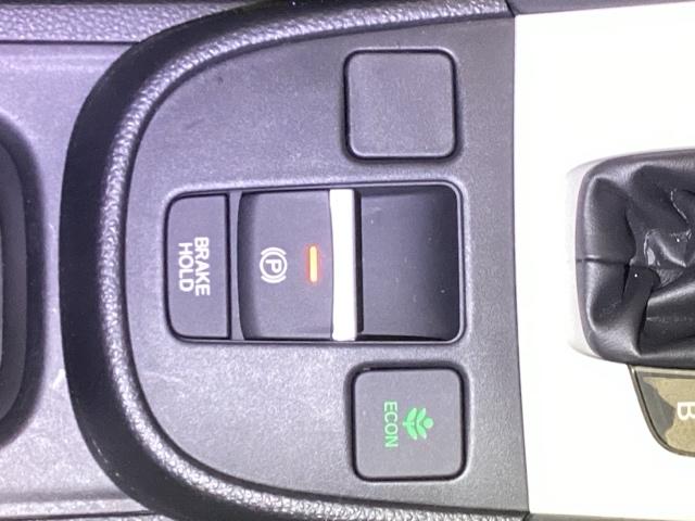 フィット ｅ：ＨＥＶホーム　メモリーナビ　ドラレコ　ＥＴＣ　前後誤発進抑制機能　クリソナ　助手席エアバッグ　運転席エアバッグ　アイドリングストップ　ＬＥＤライト　バックカメラ　ＡＢＳ　サイドエアバッグ　オートクルーズコントロール（32枚目）