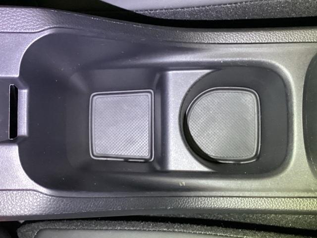 フィット ｅ：ＨＥＶホーム　メモリーナビ　ドラレコ　ＥＴＣ　前後誤発進抑制機能　クリソナ　助手席エアバッグ　運転席エアバッグ　アイドリングストップ　ＬＥＤライト　バックカメラ　ＡＢＳ　サイドエアバッグ　オートクルーズコントロール（33枚目）