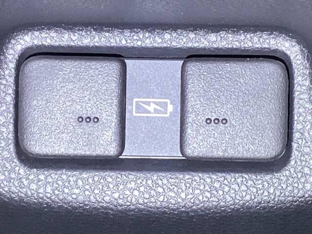 フィット ｅ：ＨＥＶホーム　メモリーナビ　ドラレコ　ＥＴＣ　前後誤発進抑制機能　クリソナ　助手席エアバッグ　運転席エアバッグ　アイドリングストップ　ＬＥＤライト　バックカメラ　ＡＢＳ　サイドエアバッグ　オートクルーズコントロール（35枚目）