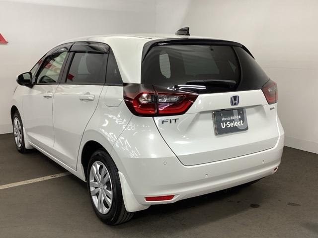 ボディカラーはプラチナホワイトパール！！人気色です。