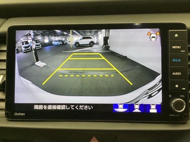 後方確認が便利なバックカメラ搭載、駐車時も安心です！！