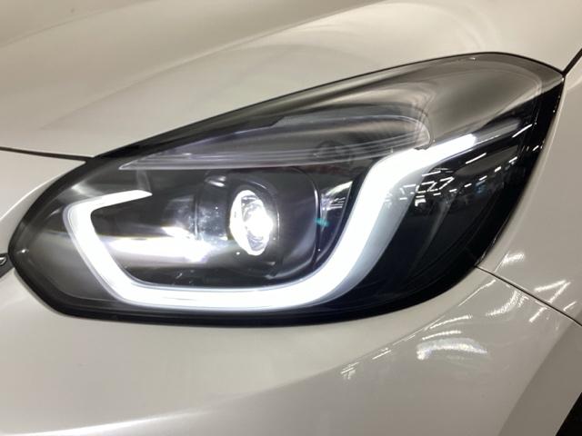 明るく消費電力も少ないＬＥＤヘッドライト。雨天時にも明るく照らしてくれます。