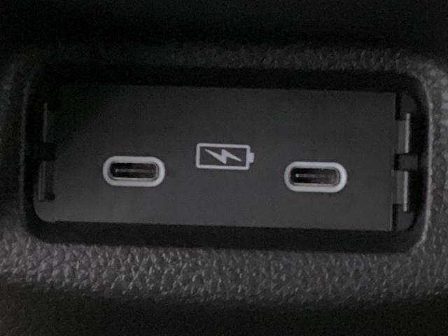 携帯電話の充電に便利！　ＵＳＢチャージャー搭載。