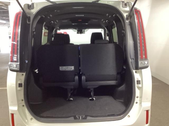 ノア ハイブリッドＧ　メモリーナビ　リアカメラ　ＥＴＣ　Ｒカメラ　スマートキー＆プッシュスタート　ＬＥＤへッドライト　ウォークスルー　地デジ　イモビライザー　パワーウインドウ　クルコン　エアバッグ　横滑り防止　パワステ（10枚目）