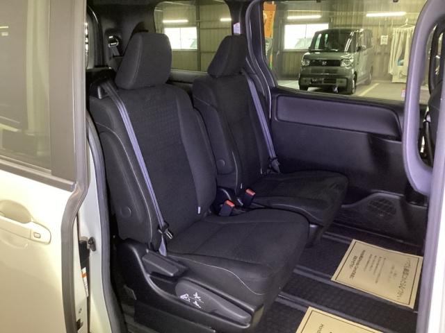 ノア ハイブリッドＧ　メモリーナビ　リアカメラ　ＥＴＣ　Ｒカメラ　スマートキー＆プッシュスタート　ＬＥＤへッドライト　ウォークスルー　地デジ　イモビライザー　パワーウインドウ　クルコン　エアバッグ　横滑り防止　パワステ（12枚目）