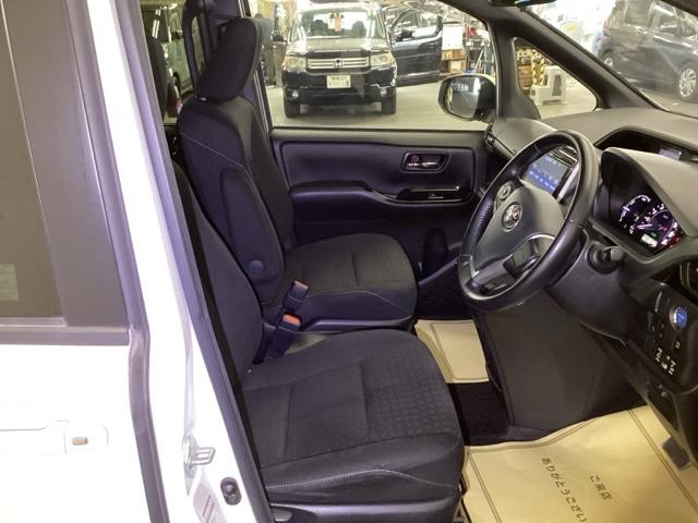 ノア ハイブリッドＧ　メモリーナビ　リアカメラ　ＥＴＣ　Ｒカメラ　スマートキー＆プッシュスタート　ＬＥＤへッドライト　ウォークスルー　地デジ　イモビライザー　パワーウインドウ　クルコン　エアバッグ　横滑り防止　パワステ（13枚目）