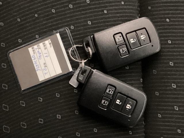 ノア ハイブリッドＧ　メモリーナビ　リアカメラ　ＥＴＣ　Ｒカメラ　スマートキー＆プッシュスタート　ＬＥＤへッドライト　ウォークスルー　地デジ　イモビライザー　パワーウインドウ　クルコン　エアバッグ　横滑り防止　パワステ（20枚目）