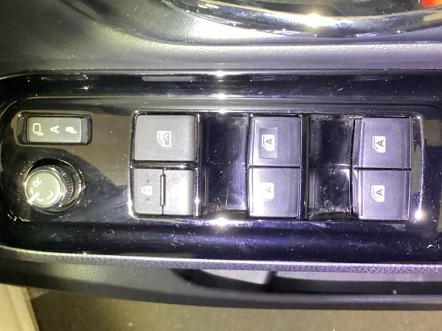 ノア ハイブリッドＧ　メモリーナビ　リアカメラ　ＥＴＣ　Ｒカメラ　スマートキー＆プッシュスタート　ＬＥＤへッドライト　ウォークスルー　地デジ　イモビライザー　パワーウインドウ　クルコン　エアバッグ　横滑り防止　パワステ（28枚目）